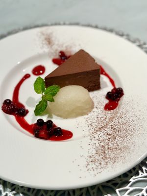   at Hug & Kiss Cafe in Tokyo