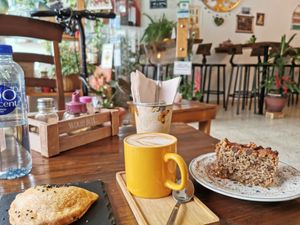Cosy, relaxed ambience. Delicious food and cakes and drinks. Friendly staff. A place where you feel at home. Plenty of vegan options. at La Casita Jardín in Altea