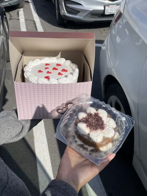 Large and small cake   at I Heart Cake in San Dimas
