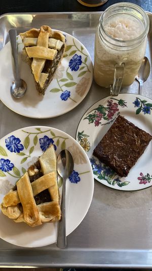 Vegan and vegetarian desserts, iced coffee at Cafe-Bazar OM - temporarily closed in Monteverde