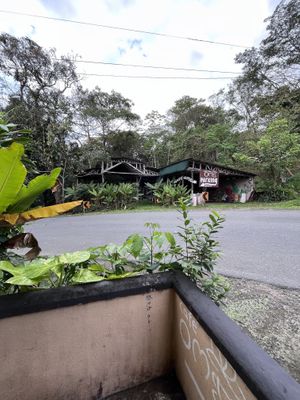 Sign for parking  at Cafe-Bazar OM - temporarily closed in Monteverde