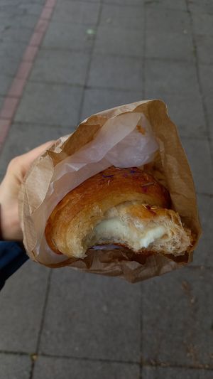 lemon croissant 2,65€ at Veganer Göing - Jakobistr in Hannover