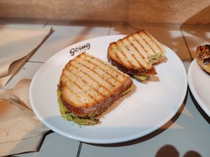 Avocad-Brot at Veganer Göing - Jakobistr in Hannover