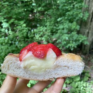 Cross section of Strawberry Pudding Danish  at Veganer Göing - Jakobistr in Hannover