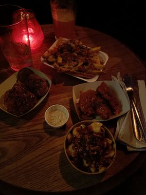Wingz, dirty mini mac and gravy train fries. Grainy picture due to poor lighting 😅 at LD's Kitchen - The Black Heart in North West London