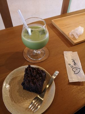 Iced match and black sesame brownie at Ovgo Baker - Nijo St in Kyoto