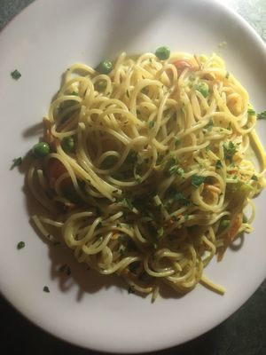 Vegane Spaghetti Galina mit Erbsen, Lauch, Karotten in Curry-Kokosmilch   at Spaghetteria Aquino in Regensburg