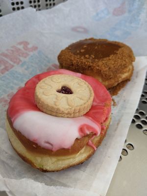 Jammie dodger and biscoff at Batch'd in Milton Keynes
