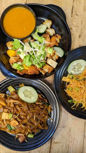 Vegan Indian Rojak, Char Kway Teow, Bee Hoon Goreng at Seva Cafe in Central Singapore