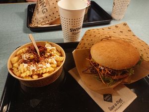 Garlic fries, free refill cup, and cheeseburger at Swing Kitchen in Munich
