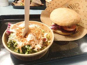 Coleslaw and Vienna Burger at Swing Kitchen in Munich