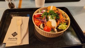 "Chicken" Nugget Salat at Swing Kitchen in Munich