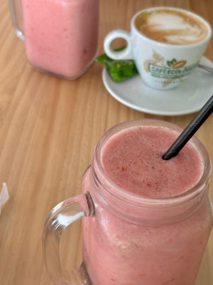 Vegan Smoothies / coffee with plant based milk  at Querida Nieta in Malaga