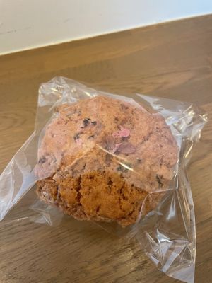 Sakura muffin  at Cafe Stand Blossom in Kamakura