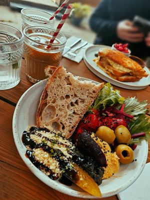 Salad bowl- roasted peppers, olives, carrot houmus, beetroot & delicious bread 🍞 at Faun in Malvern