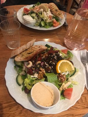 Vegan hummus and lentil salad at Tant Anci och Froken Sara in Sundsvall