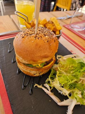 Burger Vegetarian with Beyond Meat at Restaunt L'Hermine in Les Allues