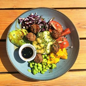 Poké Bowl Vegan at Restaunt L'Hermine in Les Allues
