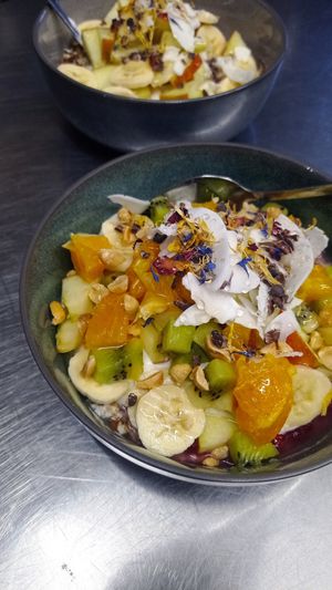I´m a bowl. 
Porridge bowl with fresh fruits and different toppings. at ima vegan  in Hamburg