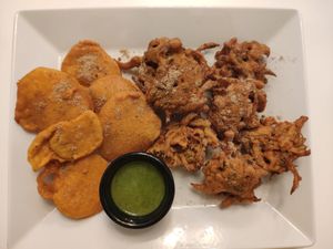 Pakora plate at INDelicious Bistro in Prague