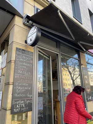 listing "vegan" options already at the entry board  at Coffee for Coffee in Berlin