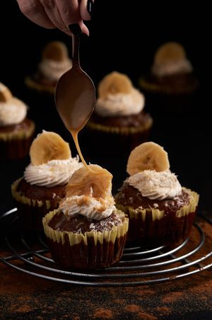 Muffins de banano, toffee y crema montada at Momentum in Cali