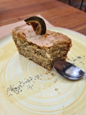 Mi tarta favorita: limón-amapolla at Momentum in Cali