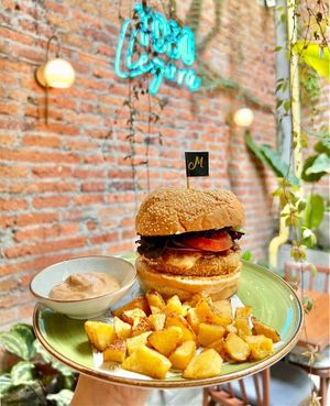 Burger de garbanzo. at Momentum in Cali