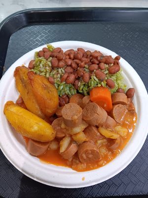 Combo de arroz con espinaca/recao/cilantro y habichuelas, vegan hotdogs "big franks" (loma linda) y plátanos maduros "amarillos". at Pure & Healthy in Caguas