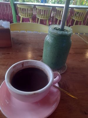 Green smoothie and ceremonial cacao☕️🌿 at Sunbowl in Koh Phangan