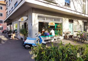 Exterior at Dabó Smoothies in Zurich