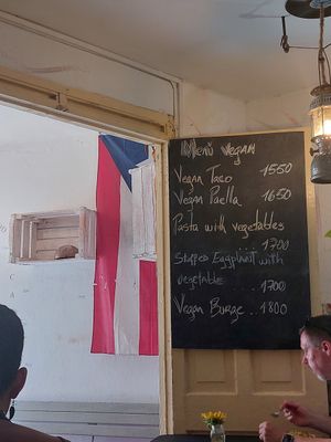 Menu at El Shamuskiao in Havana