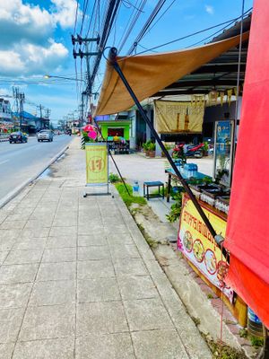 Sidewalk view of the restaurant at Aob Aun Vegan in Koh Samui