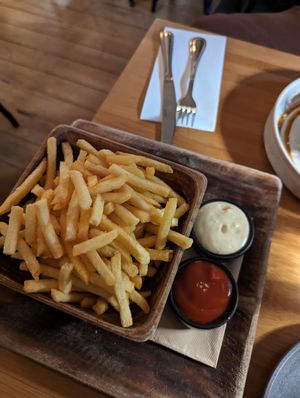 Amazing fries with vegan aioli at ISO Bistro in Raglan