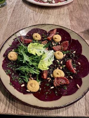 Carpaccio van rode biet  at De Brass Goes in Goes