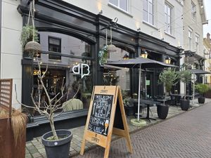 Front at De Brass Goes in Goes