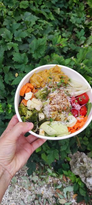 Curry vegan salad at Vica in Verona