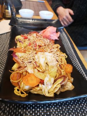 Fried noodles at Sazanami in Sao Martinho Das Amoreiras