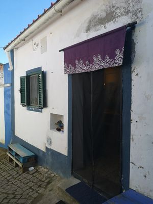 Unmarked entrance at Sazanami in Sao Martinho Das Amoreiras