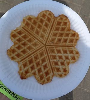waffeln am frühlingsfest (gab es auch mit kirschen und/oder puderzucker) at Die MonRo Ranch - Der Lebenshof in Moenchengladbach