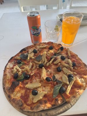 Vegan chickn pizza with extra olives   at Coco Locco in Koh Phangan