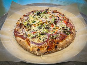 Veggie pizza at Solar Harvests in East Greenville