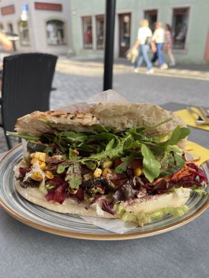 Falafel-Döner mit Salat und Grillgemüse   at Eftelya Mediterrane Spezialitäten in Rothenburg Ob Der Tauber