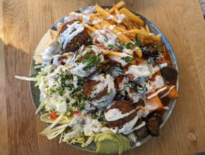 Veganer Falafel-Teller mit extra Pommes at Babylon in Freiburg