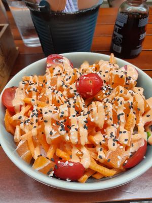 Make your own bowl at Poké Sisters in Amsterdam