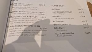 Toppings include chicken breast and ham at LUCKY in Moenchengladbach