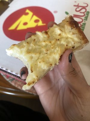 Nice and gooey vegan cheese - totally recommend 💕 #Veganuary at Pizza Twist in Modesto