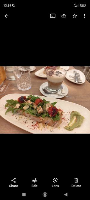 Tostada vegana & cappuccino with soy milk at La Bóveda in Burgos