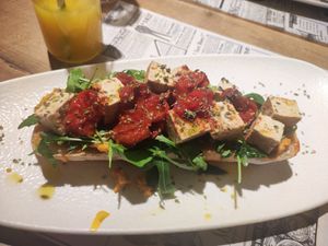 Es más grande de lo que parece en la foto. Como se ve, la cantidad que ponen es muy buena. at La Bóveda in Burgos