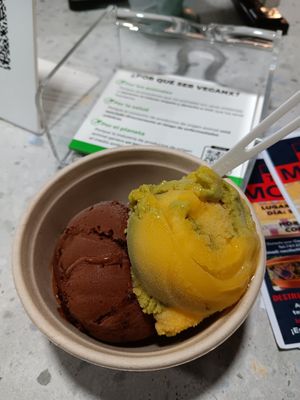 Mint Chocolate Cookie + Matcha Parcha 😋🥰 #Veganuary at Via Lactea Scoop Shop in San Juan